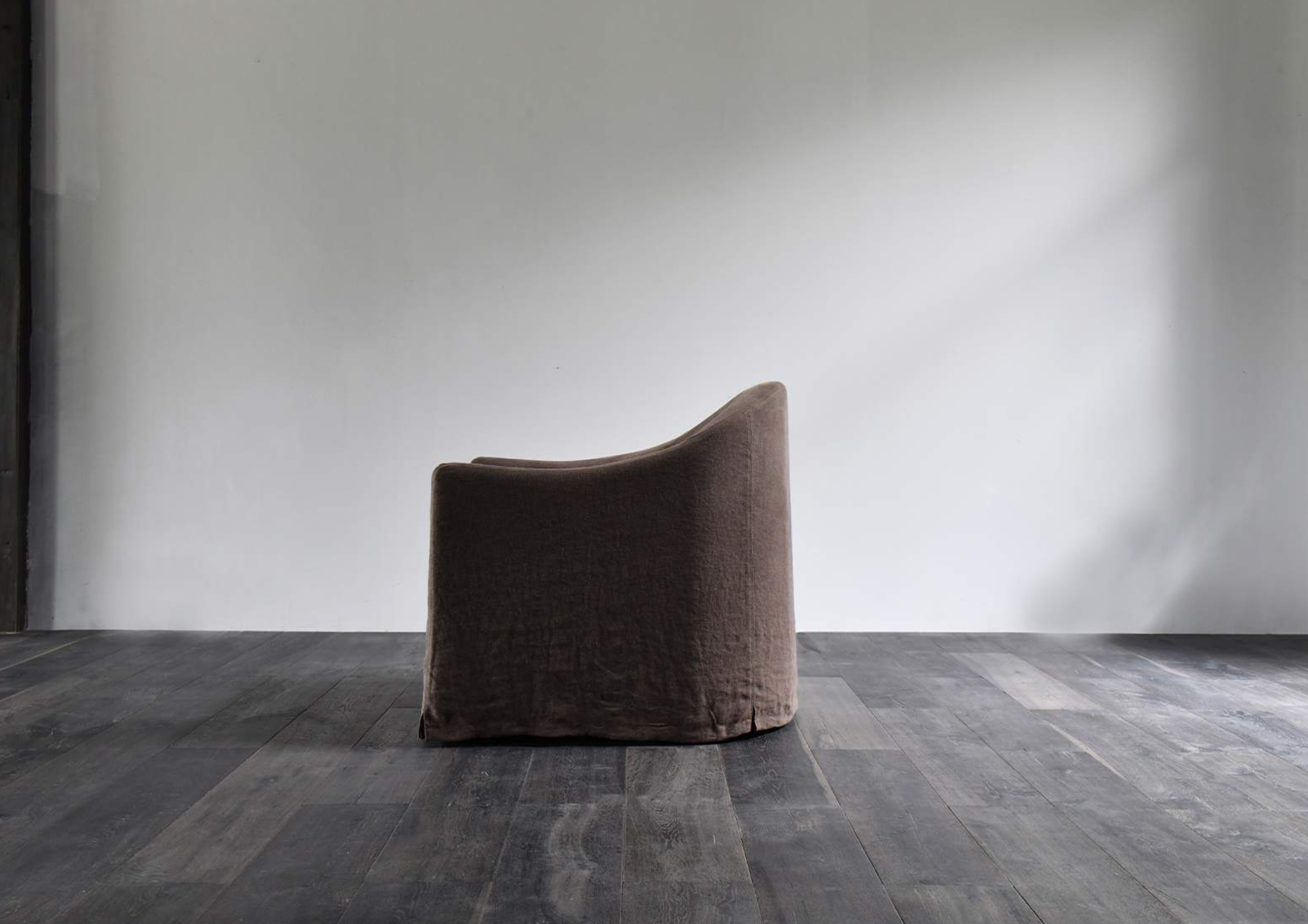 blasco-linen-sofa-chair-ebony-collective-by-midgu-03