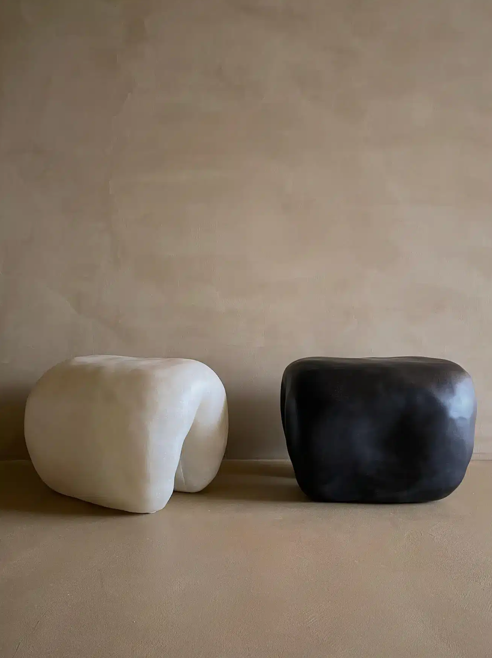 tooth-stool-natural-black-collectible-by-midgu-01